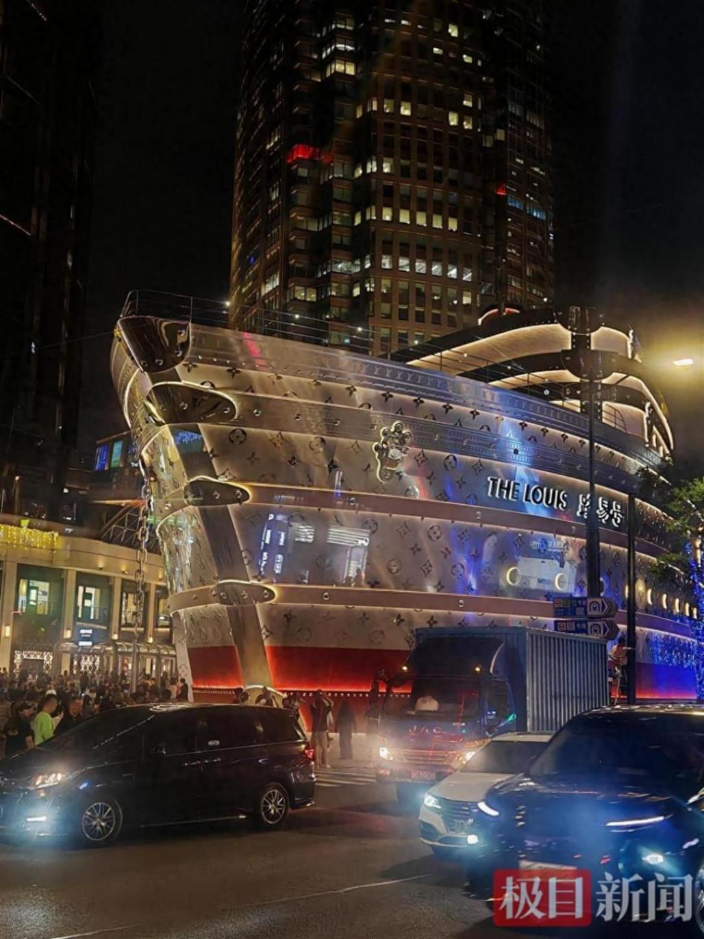 感受上海最新地標LV巨輪的人流量