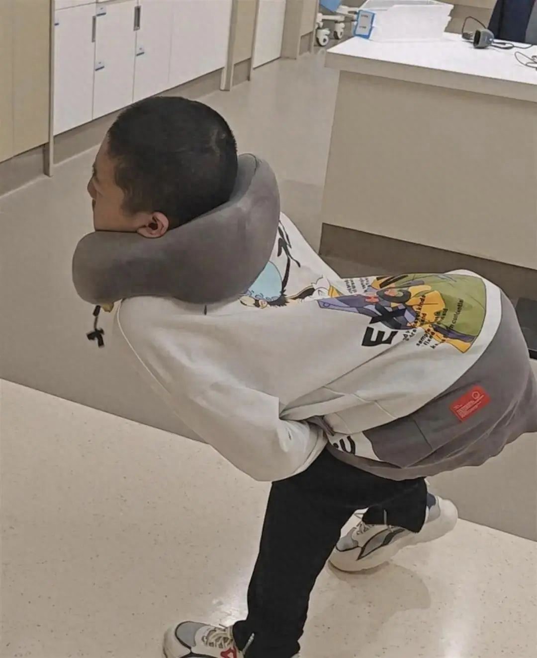 趴著高考的“折疊男孩”將重返大學