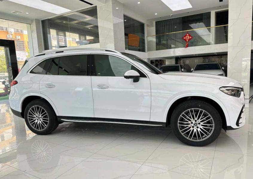 中國“燃油豪華SUV”冠軍:在新勢力的沖擊下,月銷量仍有上萬臺