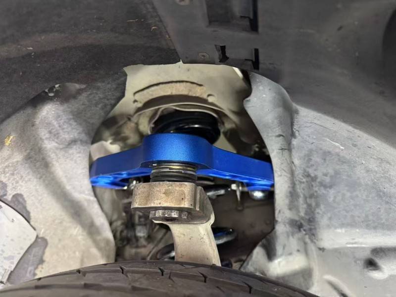 奔馳C63升級前后可調擺臂套件改裝案例