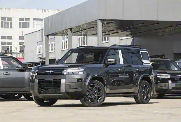 方程豹豹7雙色新車型正式交付,售價17.98萬元起