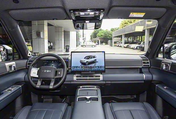 方程豹豹7雙色新車型正式交付,售價17.98萬元起