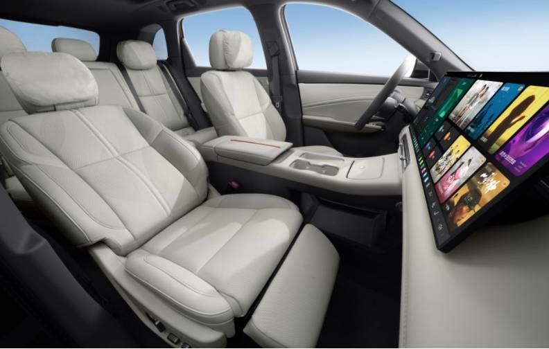 不止混動強,紅旗HS6PHEV全維賦能家庭出行