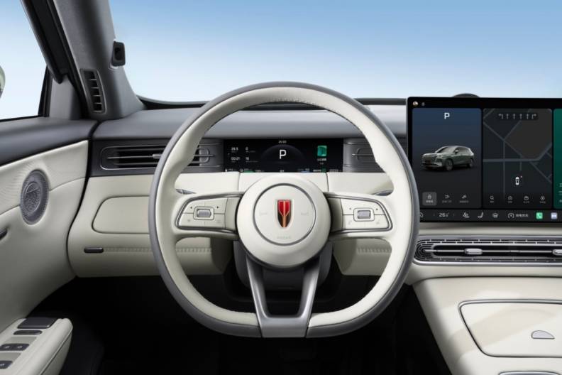 不止混動強,紅旗HS6PHEV全維賦能家庭出行