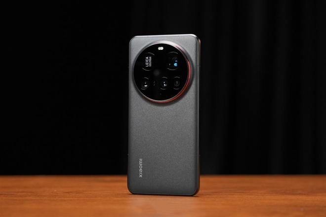 小米17 Ultra再次被確認(rèn):超級(jí)大底主攝+2億長(zhǎng)焦,春節(jié)前強(qiáng)勢(shì)登場(chǎng)