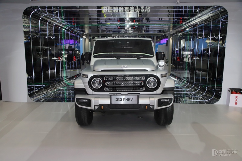 2025廣州車展:212混動版亮相 綜合續航超1千公里
